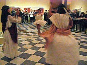 Danza con l’impiego degli strumenti da danza di Cybele: il tympanum e i cymbalum 1