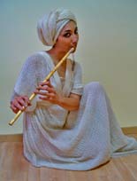 Shanty che suona il flauto obliquo, alla corte di Cleopatra sul set di Rome