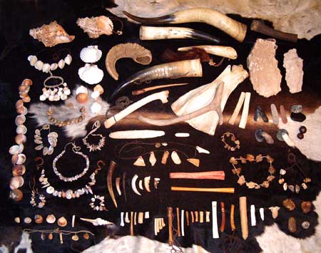 Strumenti sonori di pietra, conchiglie, ossa e corna, Paleolitico Superiore
